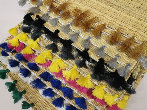 Set de table à pompons multicouleurs