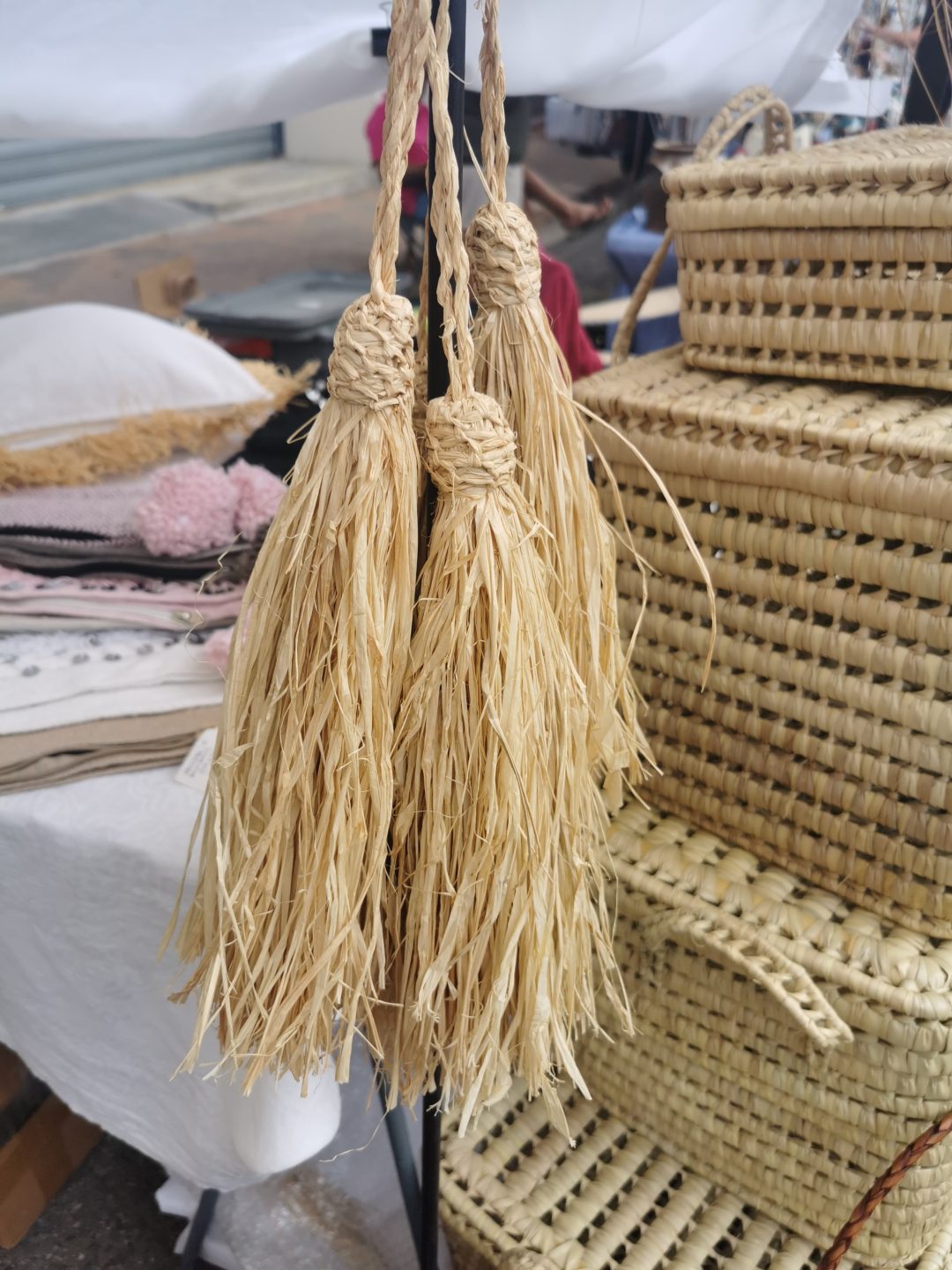 Pompons en raphia