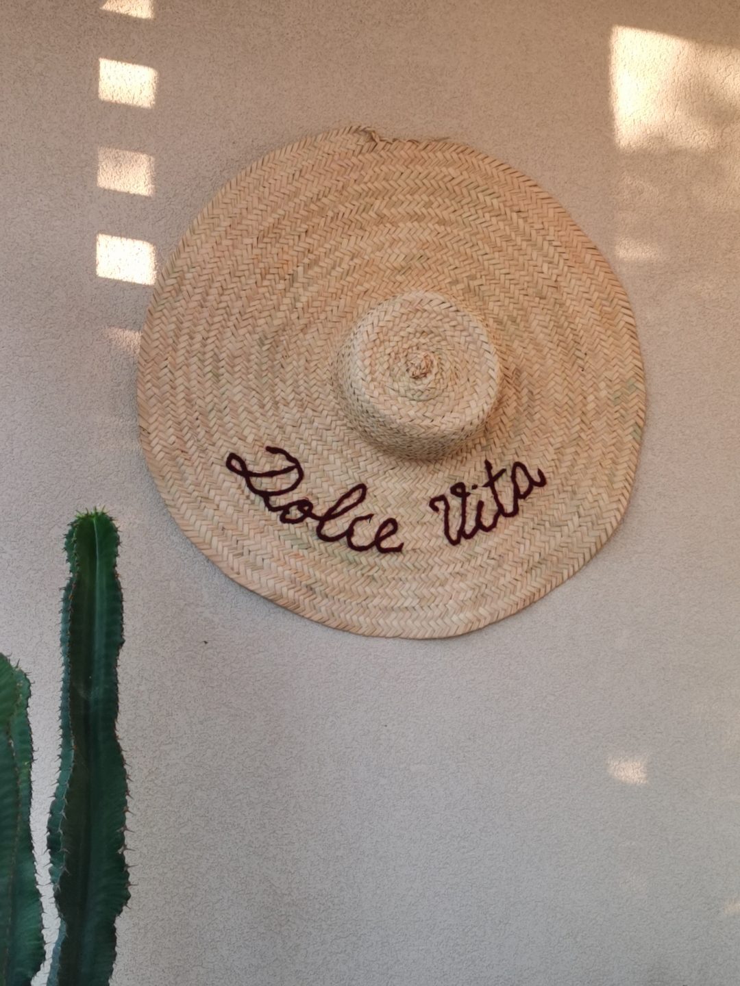 Chapeau brodé à thème