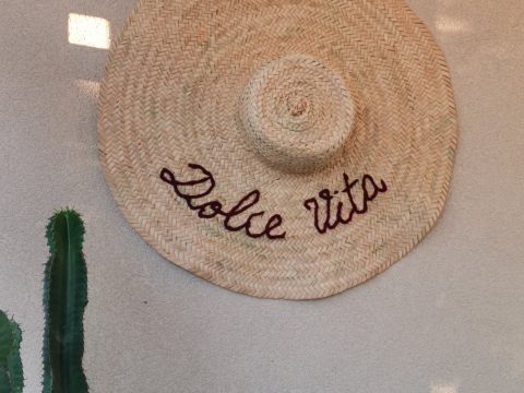 Chapeau brodé à thème