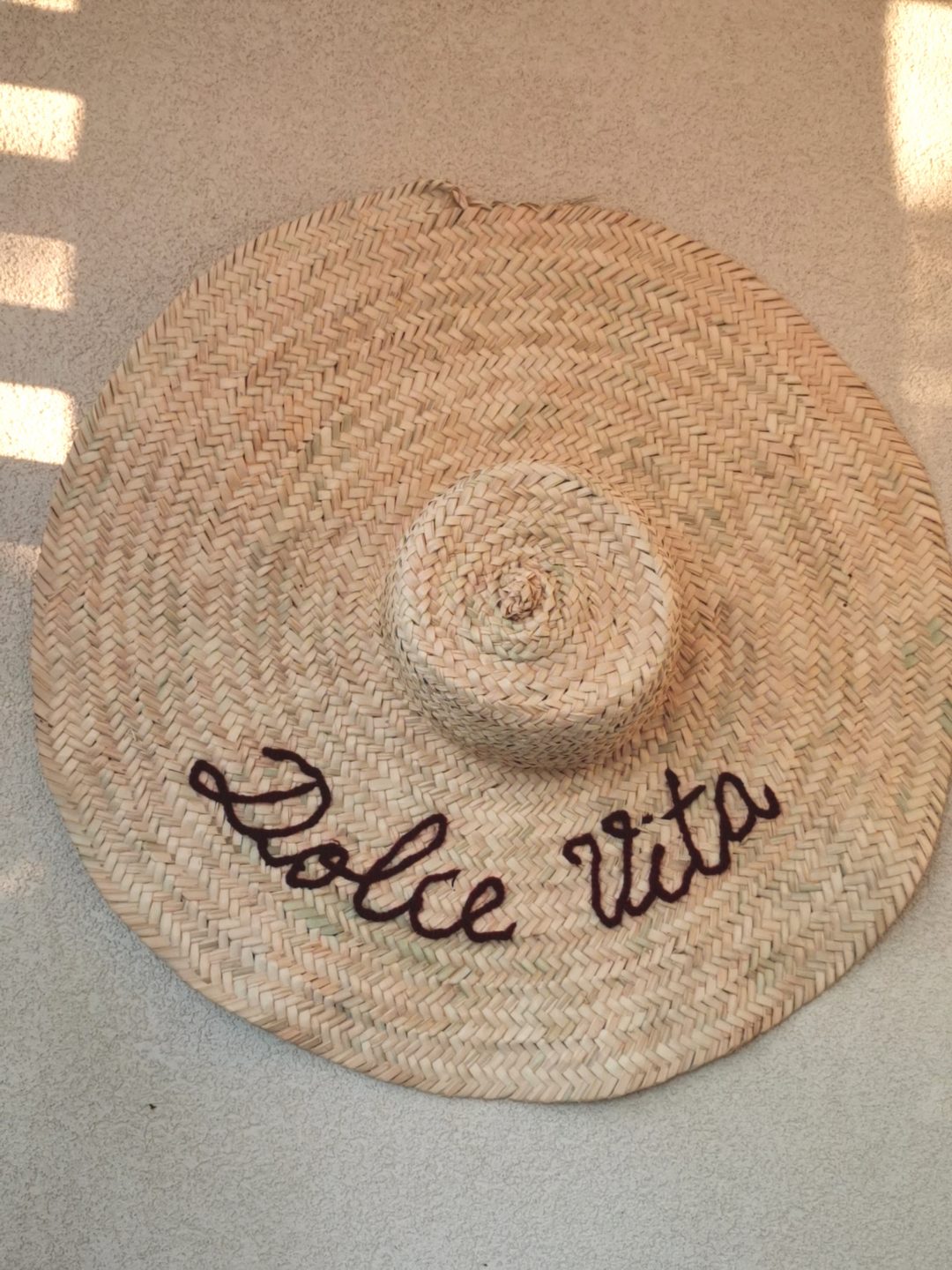 Chapeau brodé à thème – Image 2
