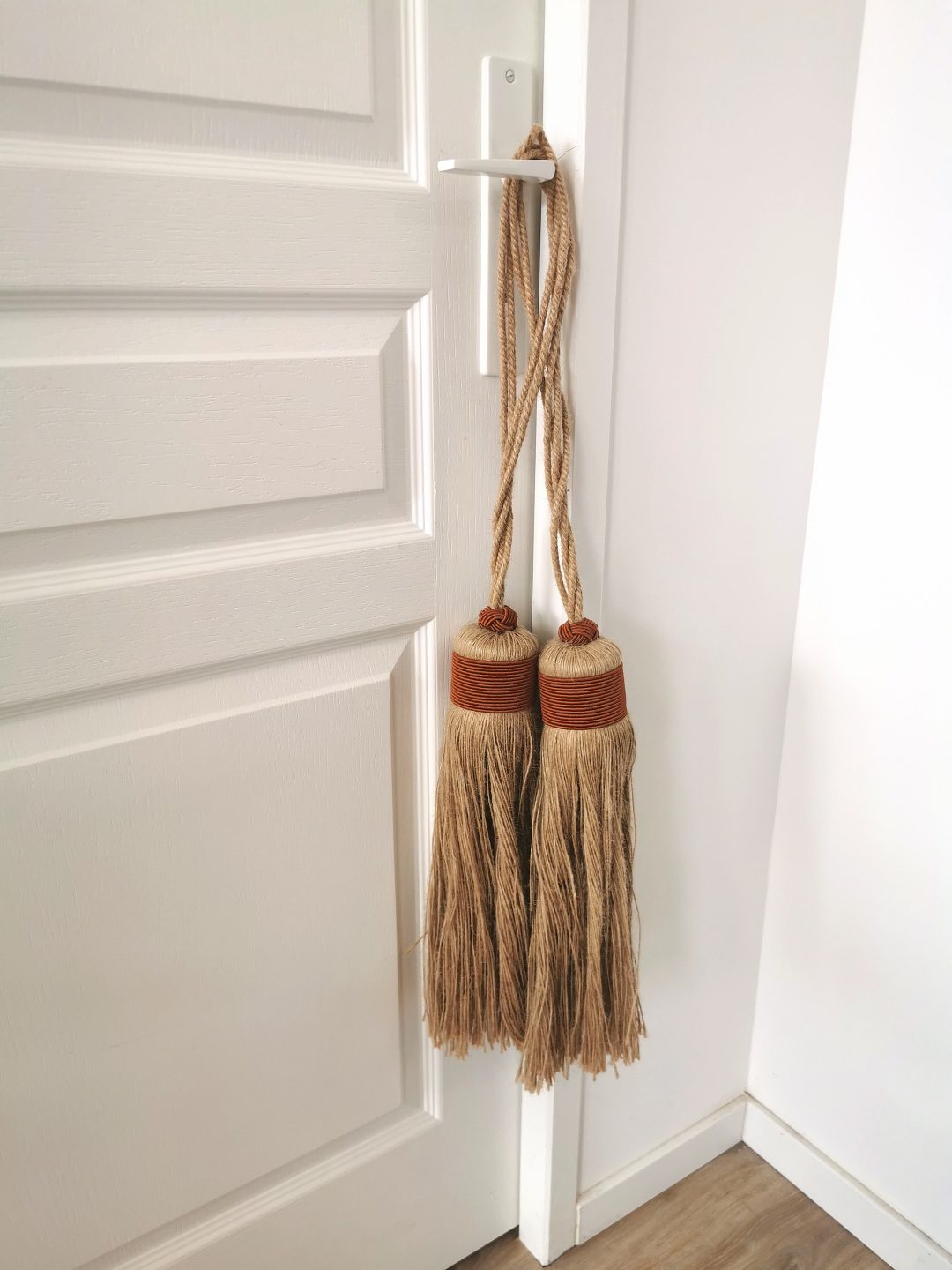 Grand pompon en jute – Image 2