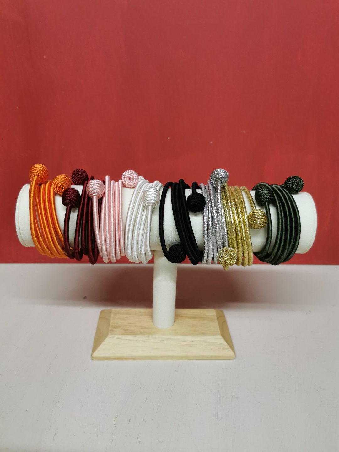 Bracelet en fil de soie noir