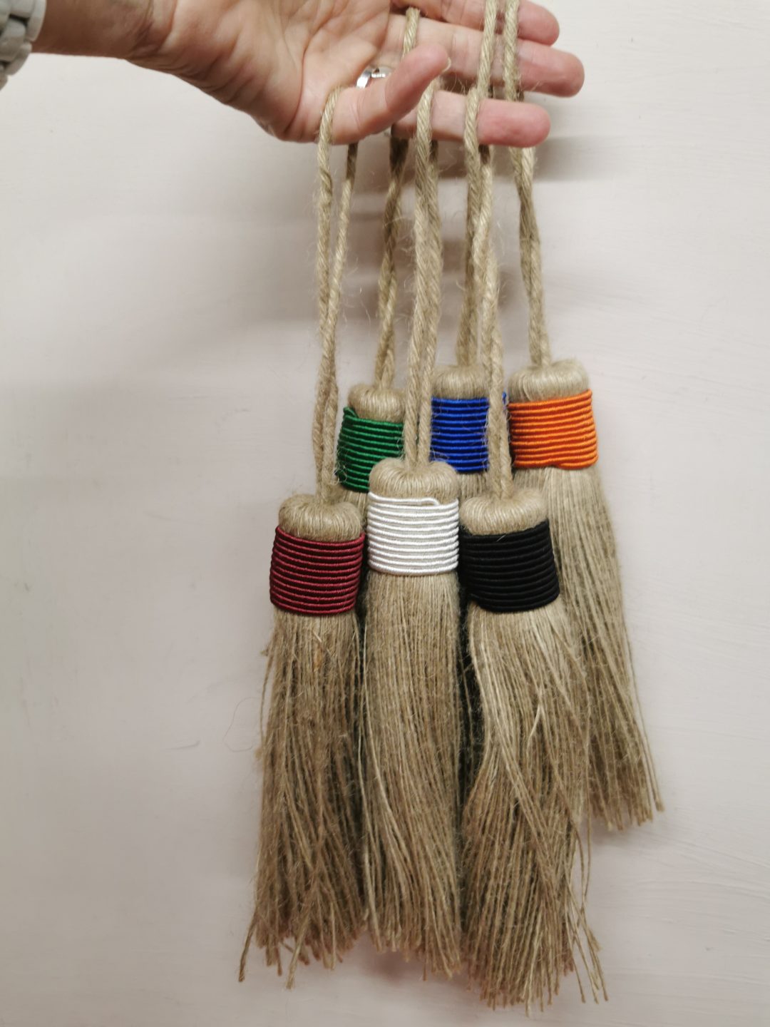 Pompons en jute pour poignées ou clés