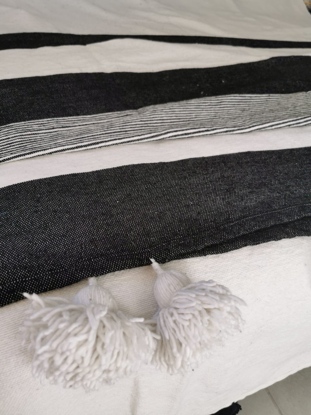 Plaid XL BERBERE Noir et Blanc – Image 2