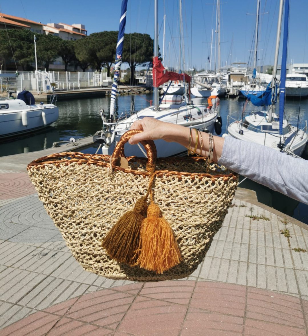 Panier à pompons marron